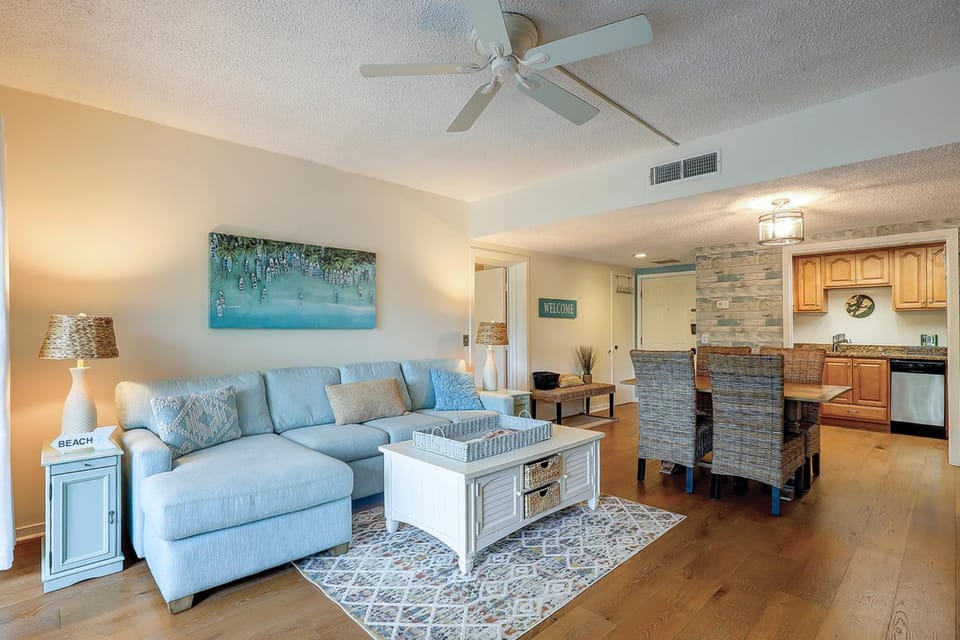 107 Village House Port Royal 2 BR 2 BA w King 2 Queens Twin Sleeps 7 Bikes & Beach Gear Included House in Hilton Head Island