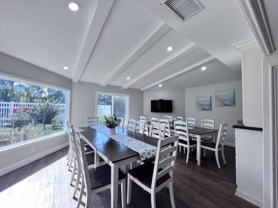 Seating area, Dining area