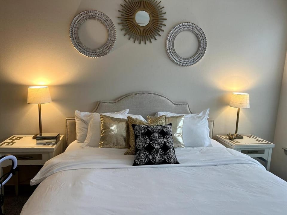 2 BR Heart of Frisco Gem Apartment in Frisco