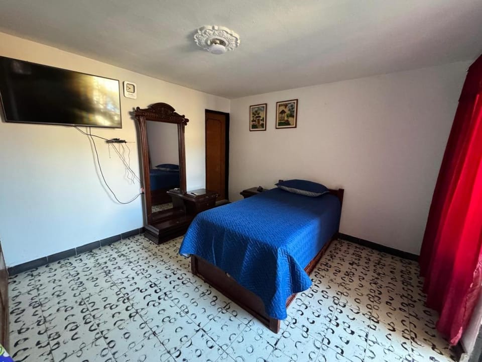Bed, TV and multimedia, Bedroom