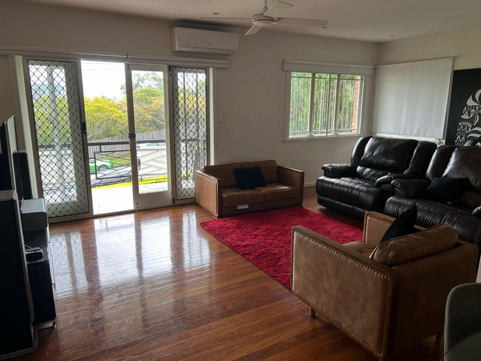 Hill top 2-bedroom home with charming view Apartment in Brisbane