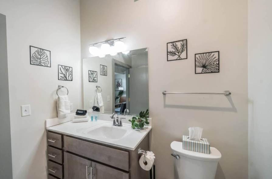 Cozy Unit with Free Parking Near Medical District Apartment in Jefferson County