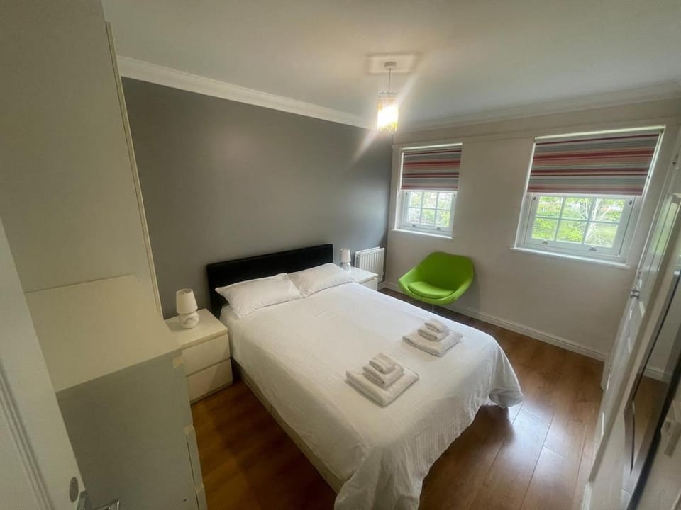 Gatwick 1 Bedroom Apartment Apartment in London Borough of Croydon