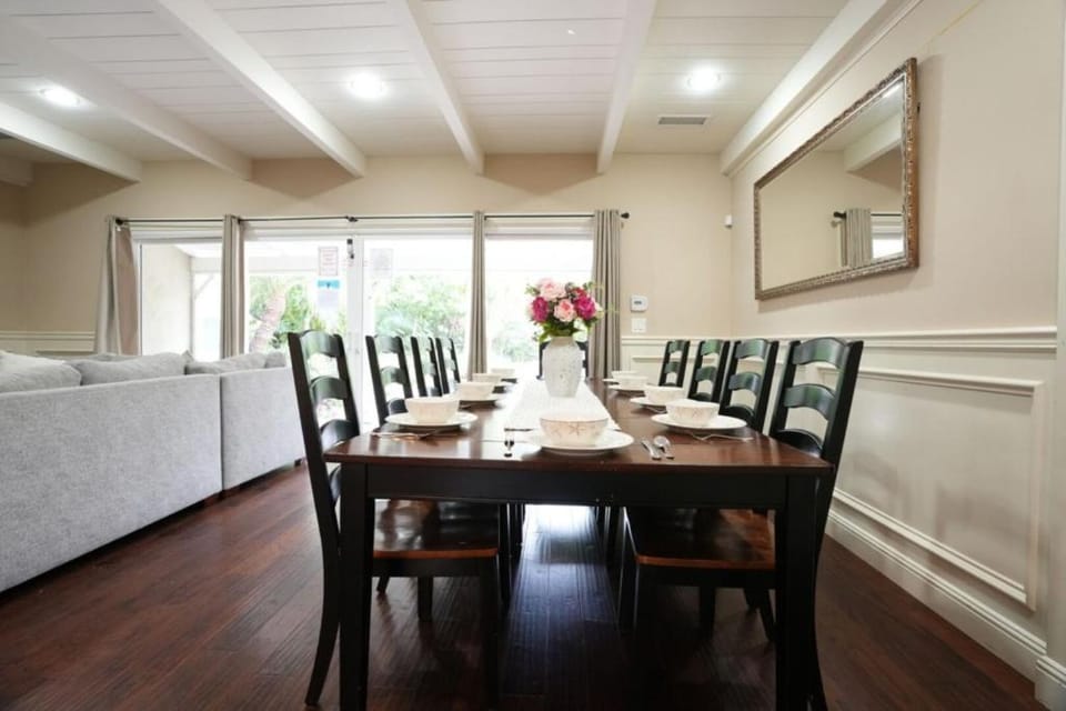 Seating area, Dining area