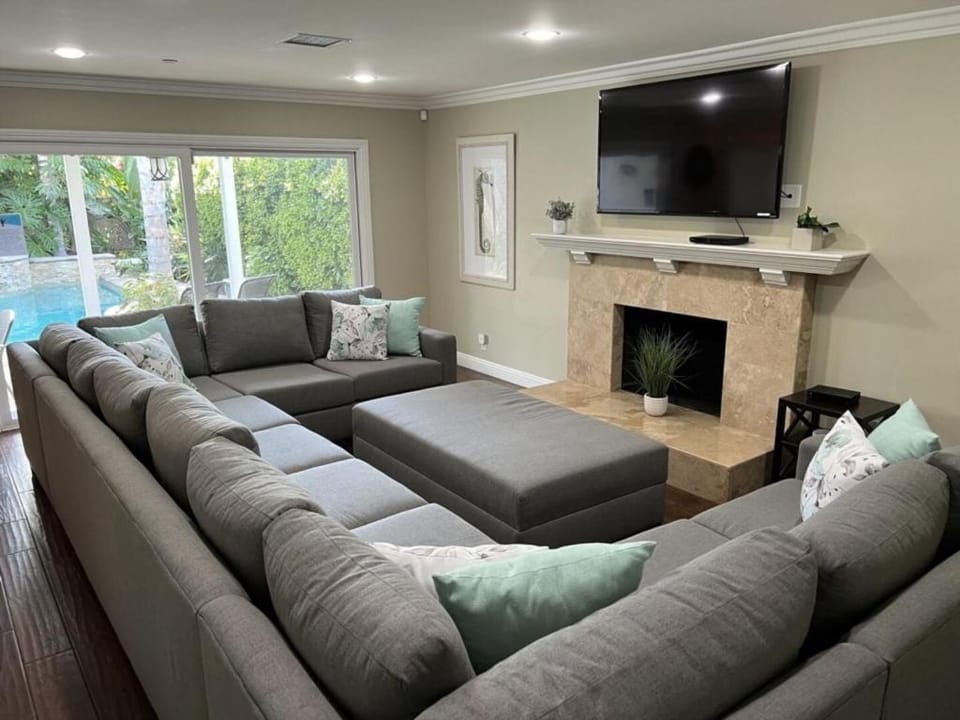 TV and multimedia, Living room, Seating area