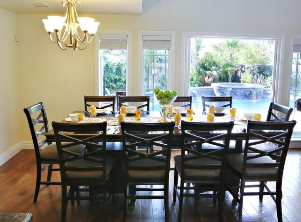 Seating area, Dining area, Pool view
