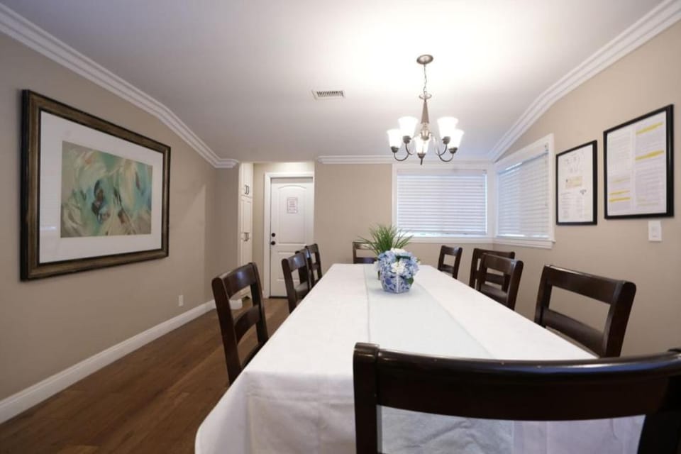 Seating area, Dining area