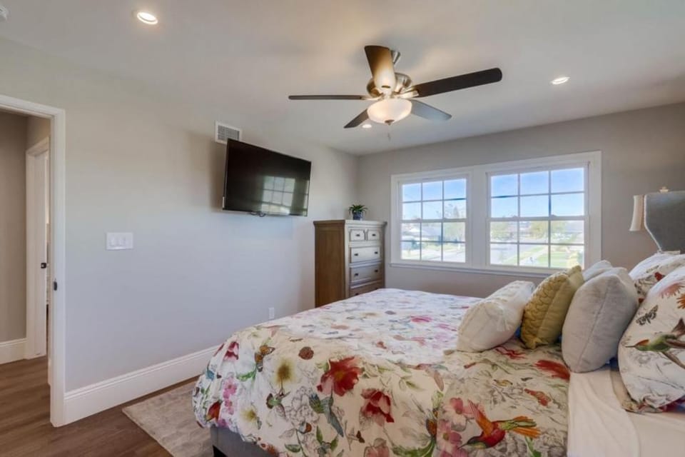 Bed, Bedroom