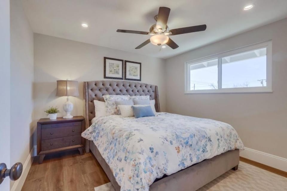Bed, Bedroom
