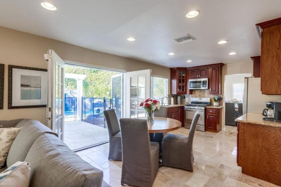 Kitchen or kitchenette, kitchen