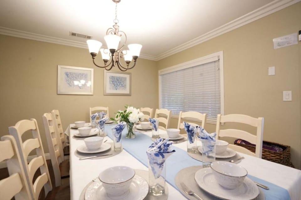 Seating area, Dining area