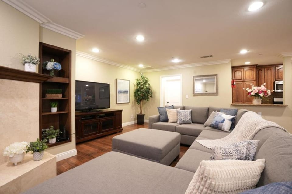 TV and multimedia, Living room, Seating area