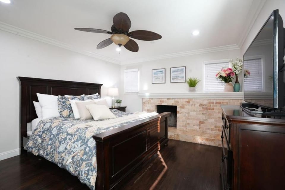 Bed, Bedroom