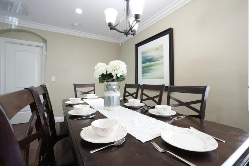 Seating area, Dining area