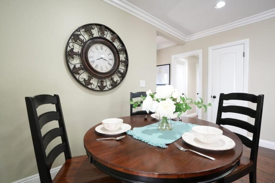 Seating area, Dining area