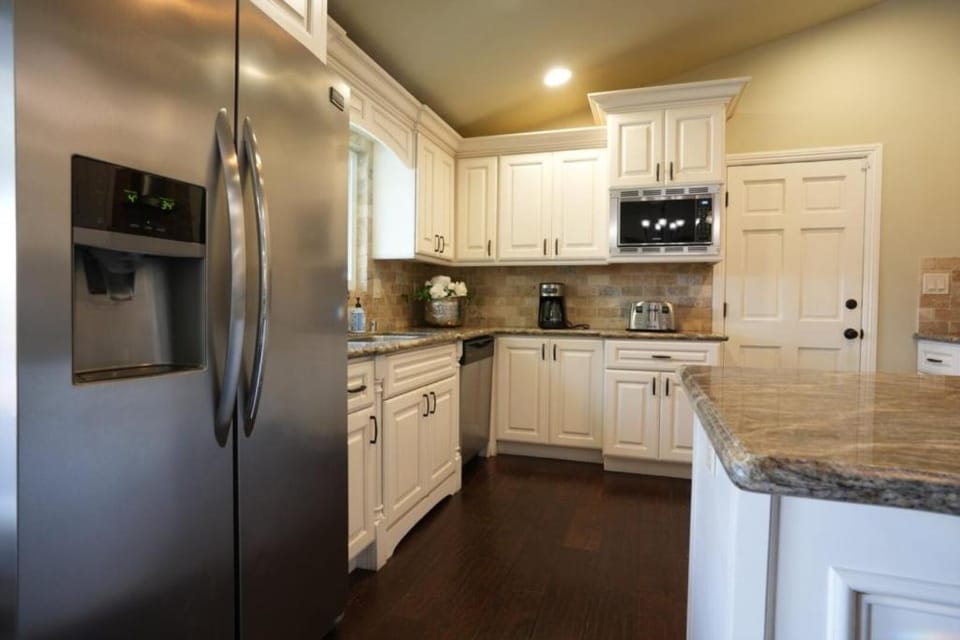 Kitchen or kitchenette, kitchen