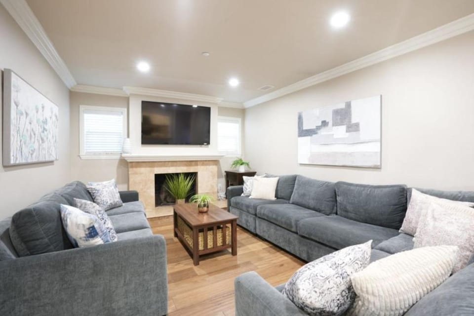 TV and multimedia, Living room, Seating area