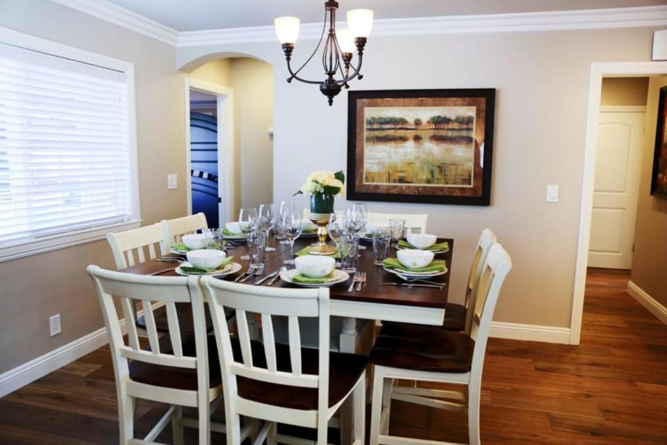 Seating area, Dining area