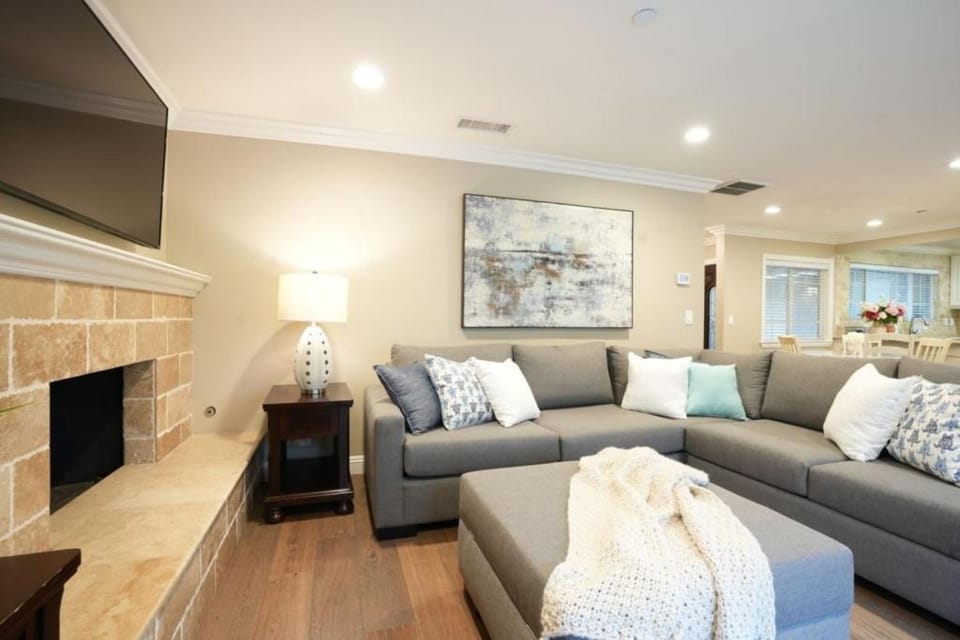 TV and multimedia, Living room, Seating area