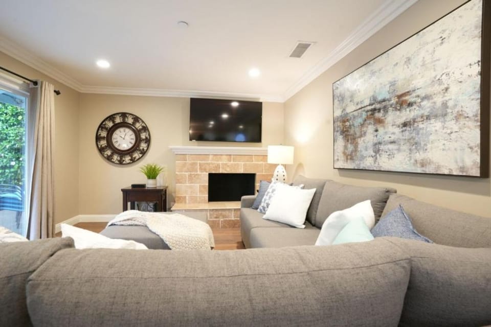 TV and multimedia, Living room, Seating area