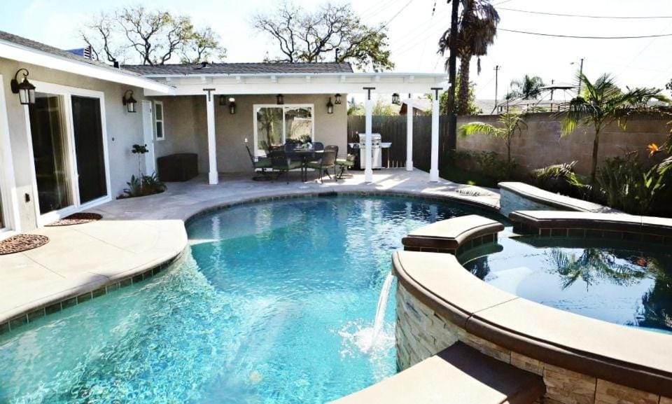 Property building, Pool view, Swimming pool, Swimming pool