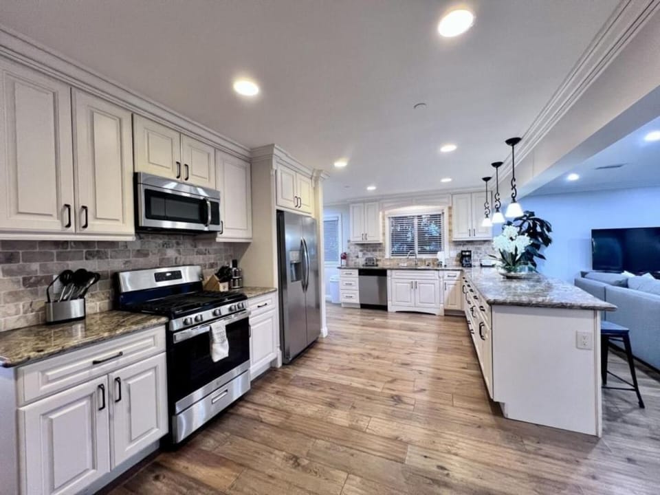 Kitchen or kitchenette, kitchen