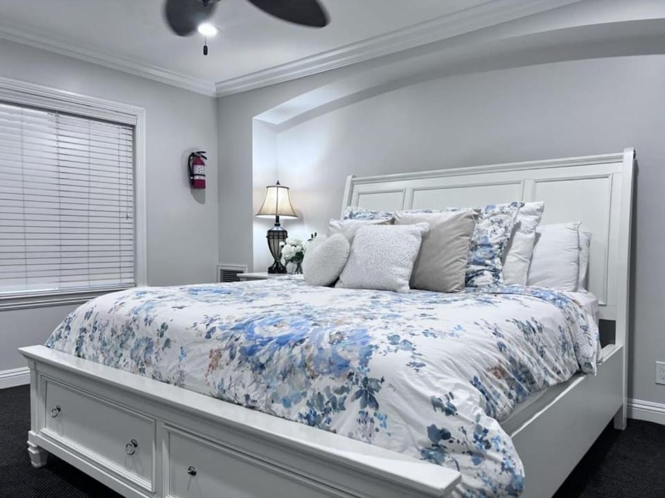 Bed, Bedroom