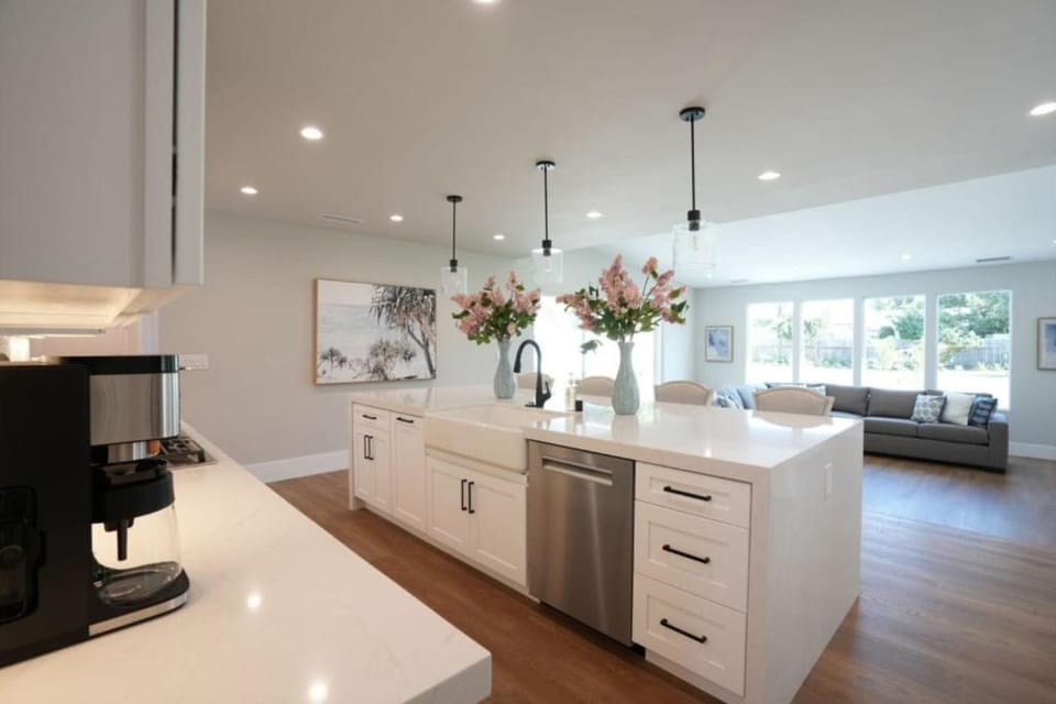 Kitchen or kitchenette, kitchen