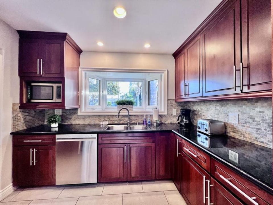 Kitchen or kitchenette, kitchen
