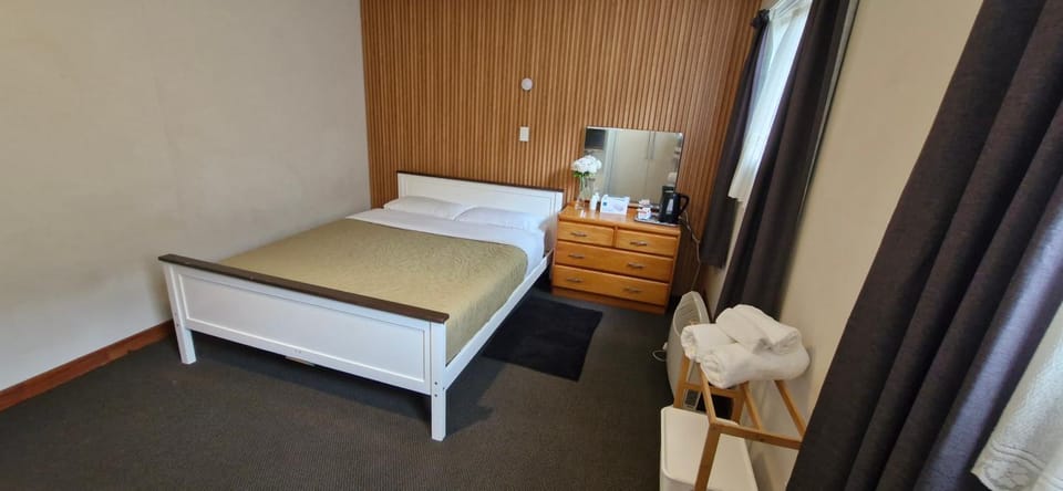 Hillcrest Term-Downstairs Room Apartment in Hamilton