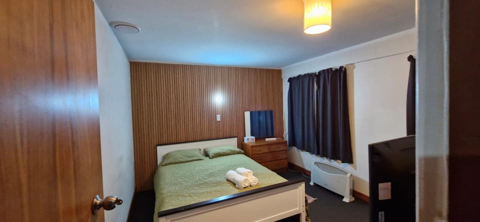 Hillcrest Term-Downstairs Room Apartment in Hamilton