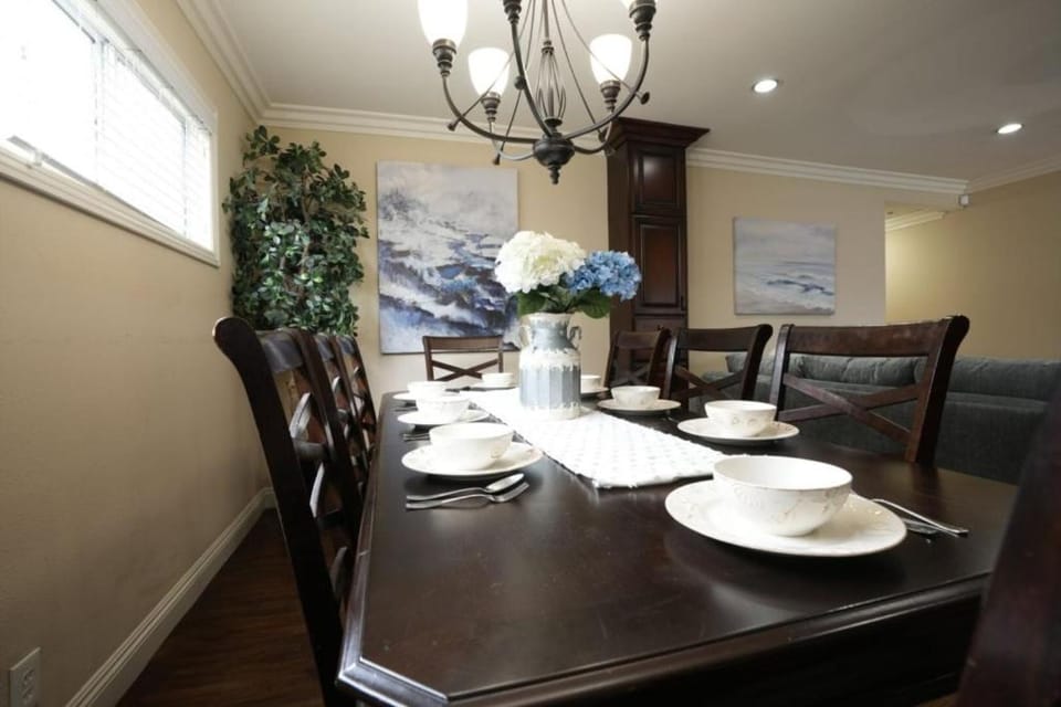 Coffee/tea facilities, Seating area, Dining area