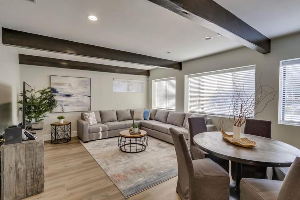 Living room, Seating area, Dining area