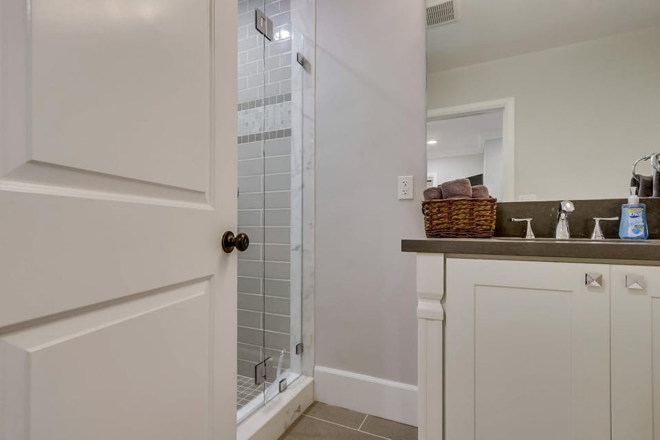 5 Bedroom plus loft room, 3 Bath home House in Fullerton