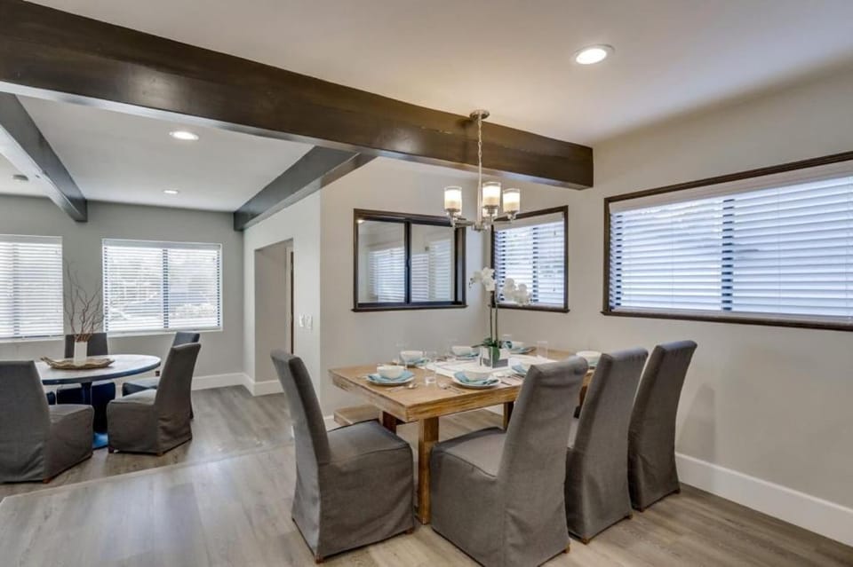 Seating area, Dining area