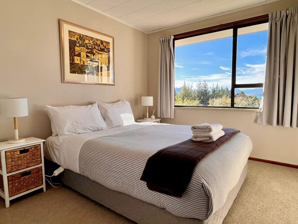 Bed, Natural landscape, Photo of the whole room, Bedroom, towels