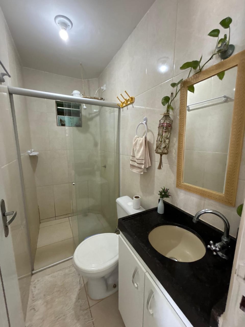Shower, Toilet, Bathroom, towels