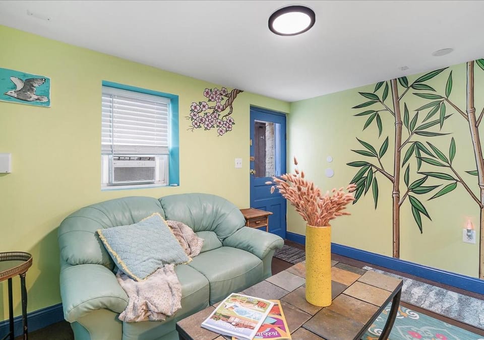 Artistic Oceanfront 2 Bedroom on the beach, Parking Beach Badges fun for all ages House in Seaside Heights
