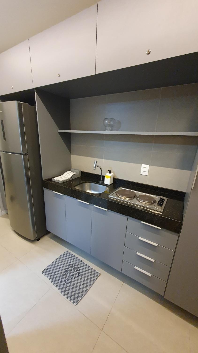Kitchen or kitchenette, minibar