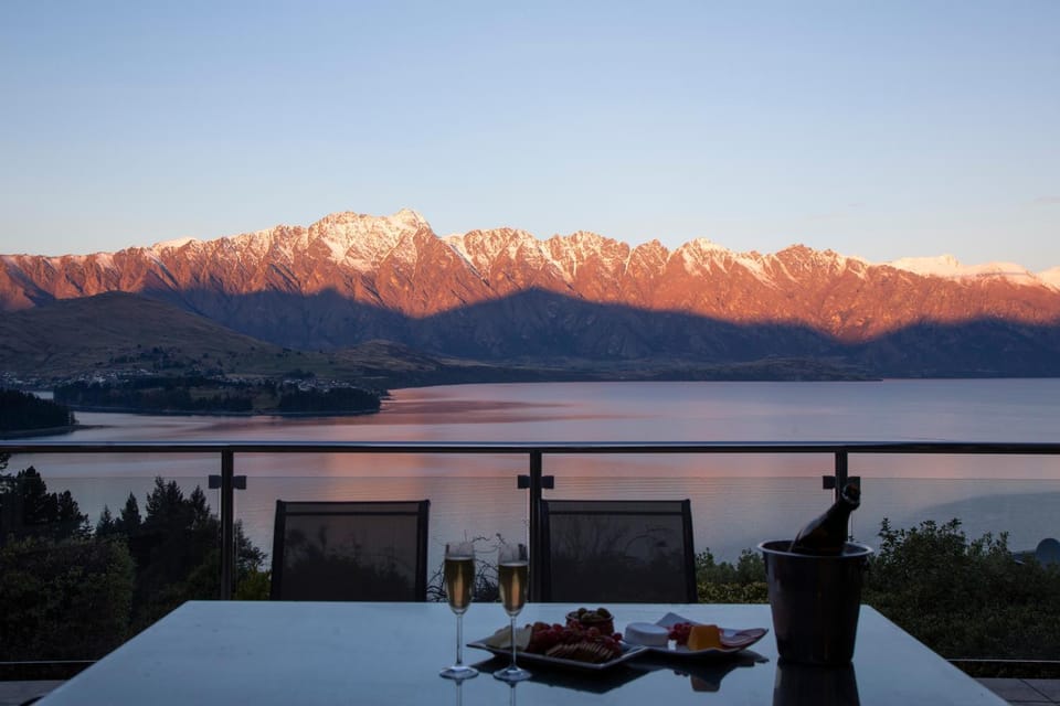 Dining area, Lake view, Mountain view