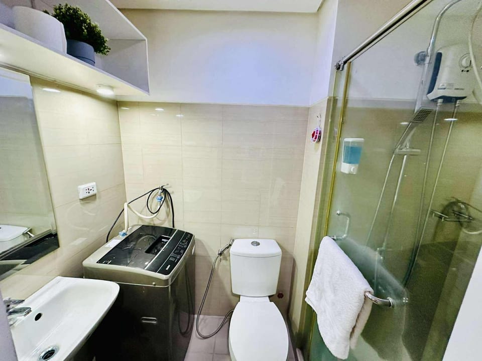 Minimalist Urban Loft Apartment in Pasay