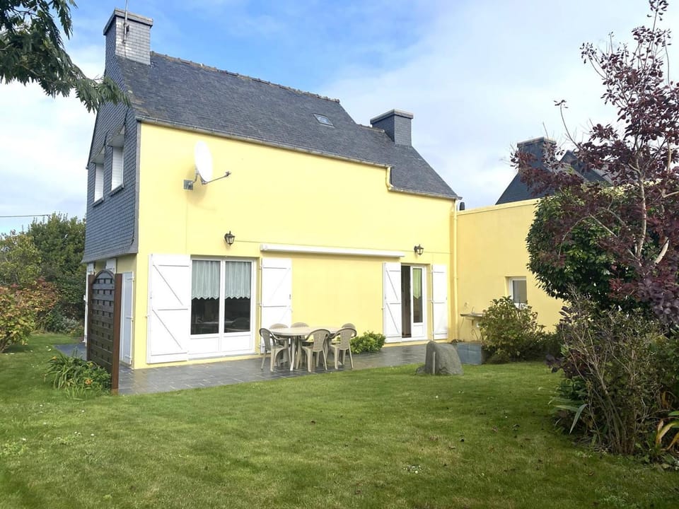 Maison avec jardin clos à 250m de la mer, 3 chambres, parking, Trégastel - FR-1-368-438 House in Trégastel