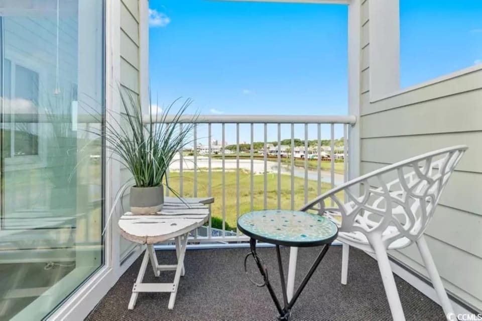 Cozy Home living with Breathtaking Ocean and Marsh Views, Sleep 4 Apartment in Myrtle Beach