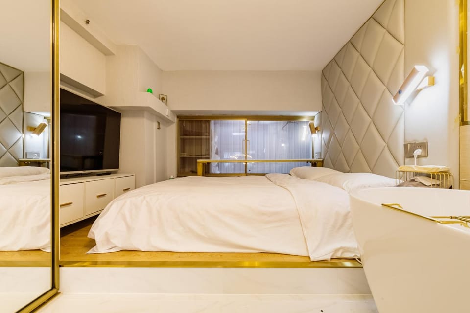 Bed, TV and multimedia, Bedroom, wardrobe
