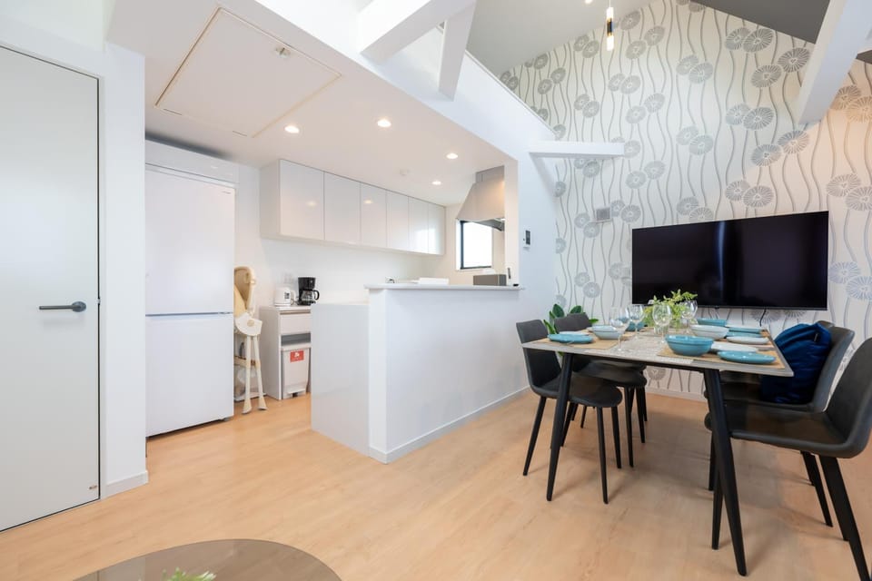 TV and multimedia, Kitchen or kitchenette, Living room, Dining area