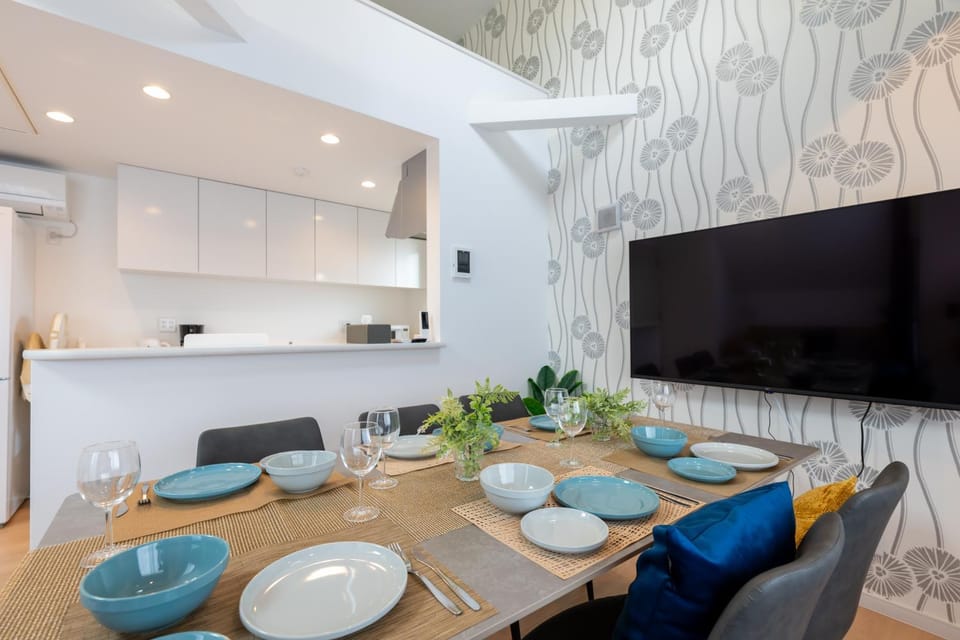 Communal lounge/ TV room, TV and multimedia, Kitchen or kitchenette, Living room, Dining area, Evening entertainment