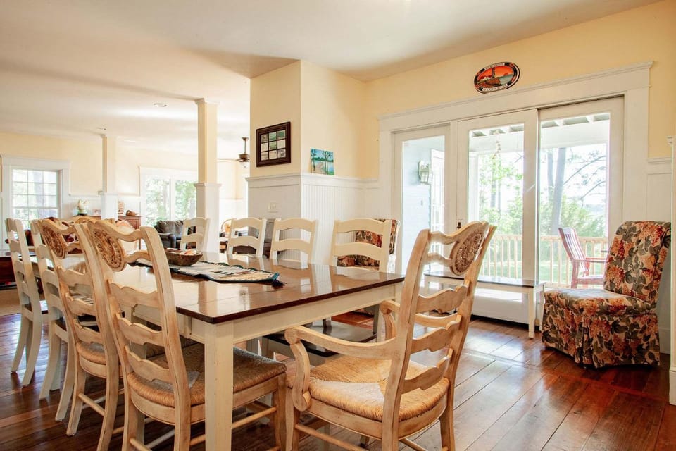 Chesapeake Waterfront - 7BR 5BA - Beach Pool Dock House in Maryland