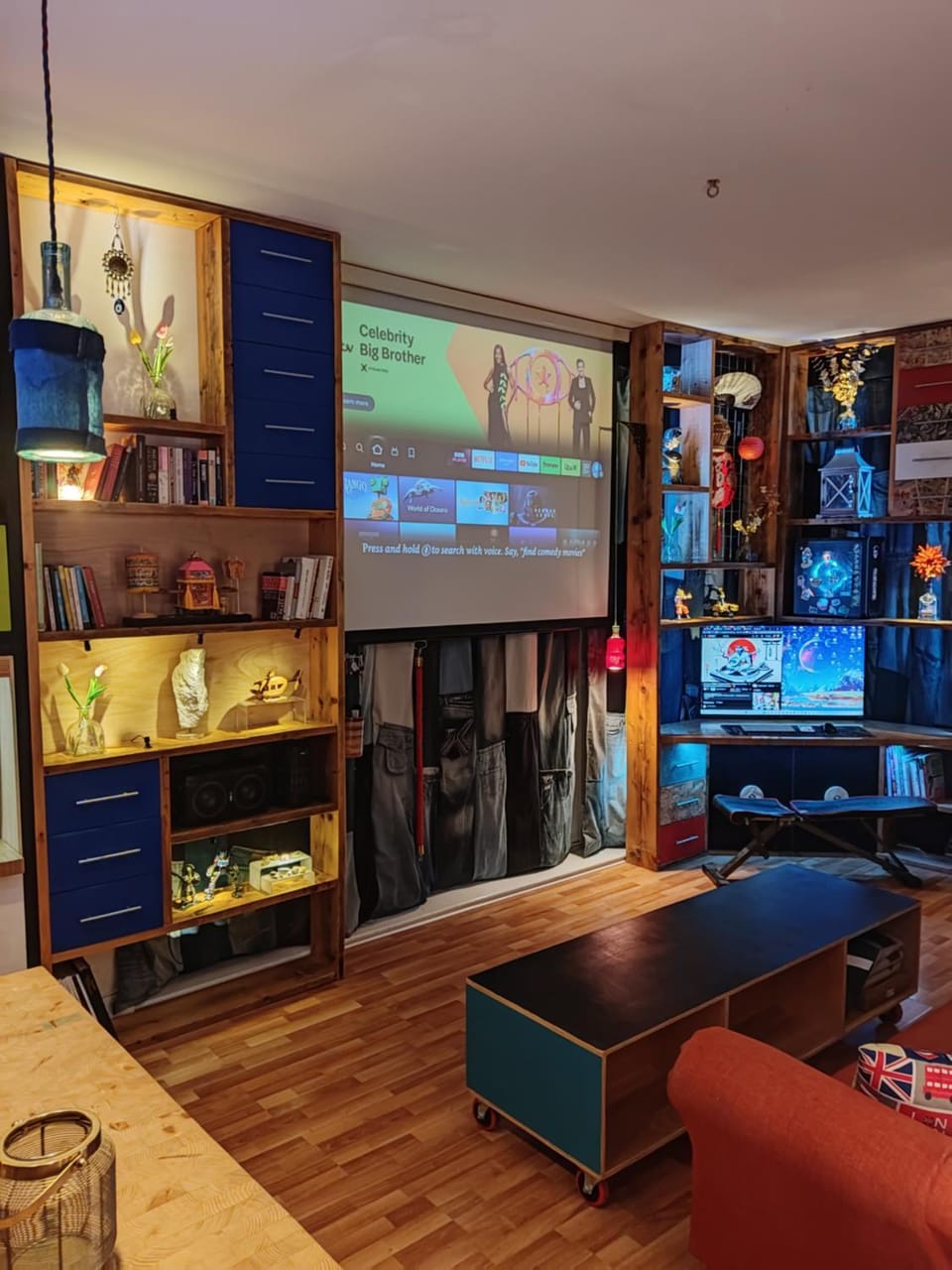 Living room, Seating area, Evening entertainment