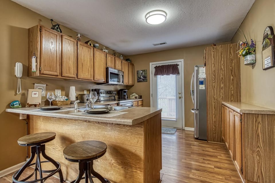 Coffee/tea facilities, Kitchen or kitchenette, microwave, oven, pet friendly, stove, toaster