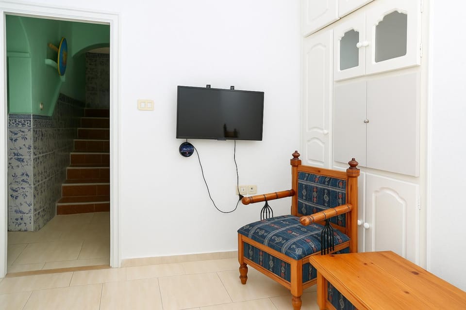 Communal lounge/ TV room, TV and multimedia, Living room, Seating area, Evening entertainment